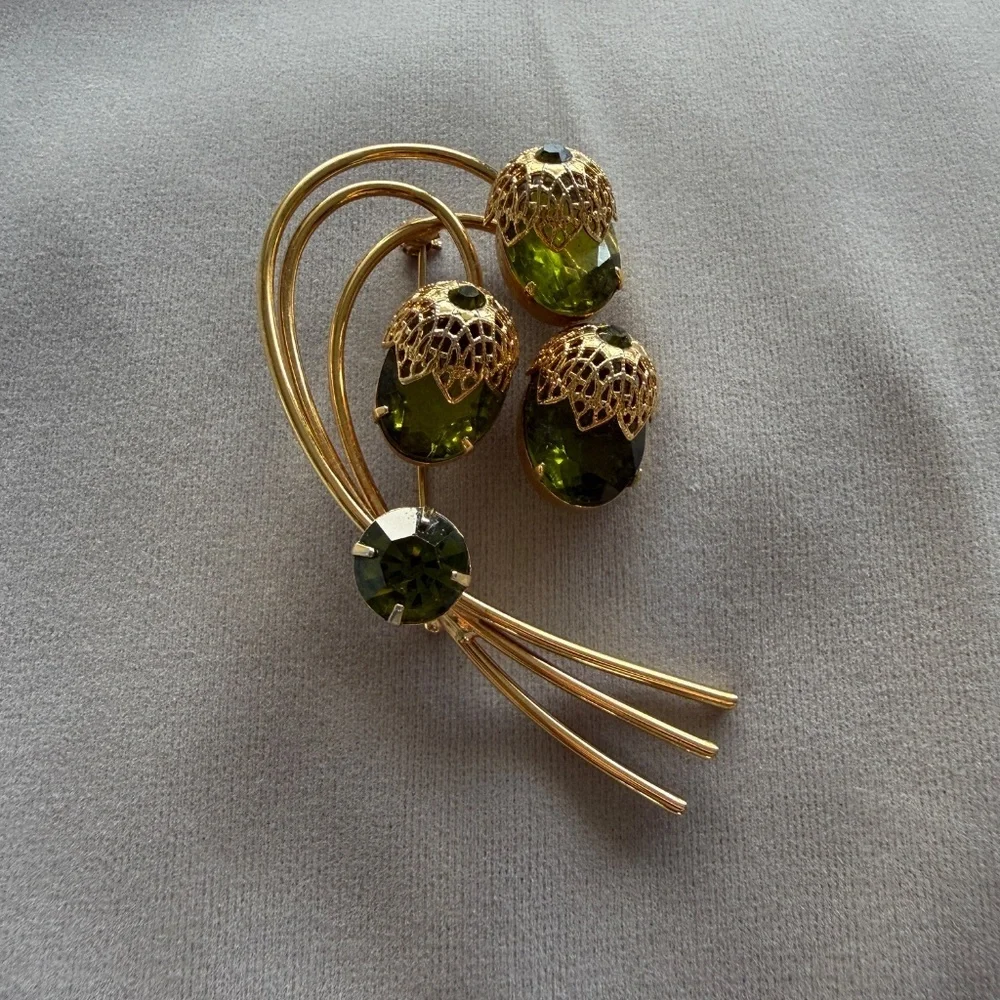 Vintage Sarah Coventry “Touch of Elegance” Brooch | Olivine/Peridot Green | D&E